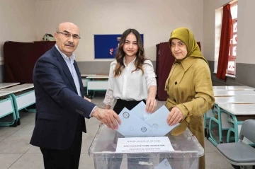 Bursa Valisi Mahmut Demirtaş: Se&ccedil;imler kentimiz ve &uuml;lkemiz i&ccedil;in hayırlı olsun