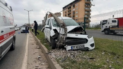 Bursa-Yalova Yolu'nda korkun&ccedil; kaza: 2 yaralı