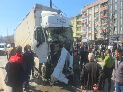 Bursa-Yalova yolunda zincirleme kaza: 5 yaralı