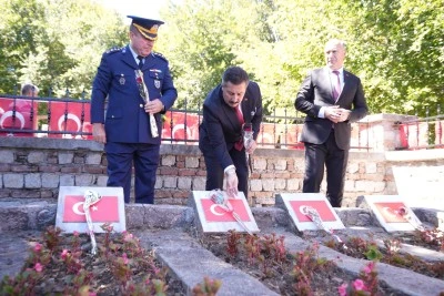 Bursa Yenişehir Belediye Başkanı Ercan &Ouml;zel: Mustafa Kemal Atat&uuml;rk ve silah arkadaşları başta olmak &uuml;zere Milli M&uuml;cadele kahramanlarını rahmet ve minnetle anıyorum