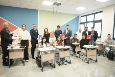 Bursa Yenişehir Belediyesi'nden &uuml;niversite adaylarına 3 bin kitap desteği