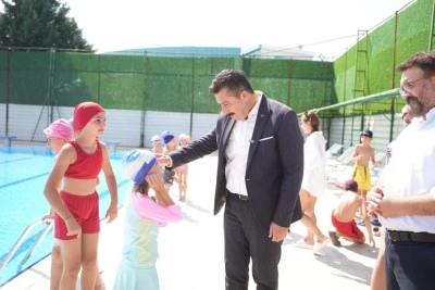 Bursa Yenişehir Belediyesi yaz d&ouml;nemi y&uuml;zme kursu tamamlandı