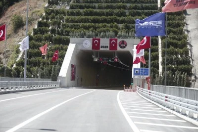 Bursa'yı dağ y&ouml;relerine bağlayan Doğancı T&uuml;neli hizmete girdi