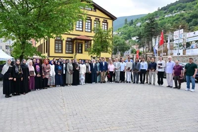 Bursa Yıldırım Belediyesi'nde d&uuml;ş&uuml;nen ve &uuml;reten gen&ccedil;ler yetişiyor