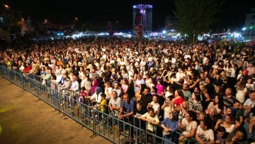 Bursa Yıldırım Belediyesi'nin 'Balkan Panayırı' y&uuml;zbinleri topladı