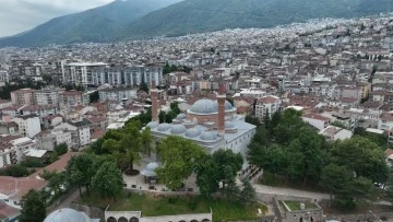 Bursa Yıldırım Beyazid Cami'sin imamını dinlemek i&ccedil;in T&uuml;rkiye'nin her b&ouml;lgesinden geliyorlar!