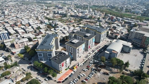 Bursa Yıldırım'da kentsel d&ouml;n&uuml;ş&uuml;m projesi kapsamındaki yeni evlerine taşındılar