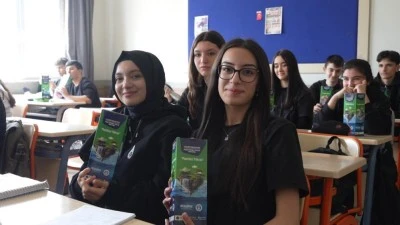 Bursa Yıldırım'da plastiğe fren: 31 okula arıtma, 32 bin &ouml;ğrenciye matara
