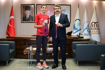 Bursa Yıldırım'ın altın kızı Hatice K&uuml;bra İlg&uuml;n zirvede