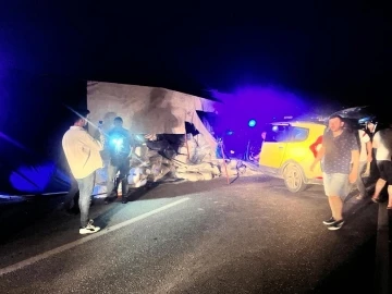 Bursa yolunda feci kaza: 1 &ouml;l&uuml;, 2 yaralı