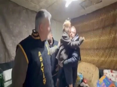 Bursalı baba, Alman sevgilisinden ka&ccedil;ırdığı &ccedil;ocuk 7 yıl sonra harabe evde bulundu