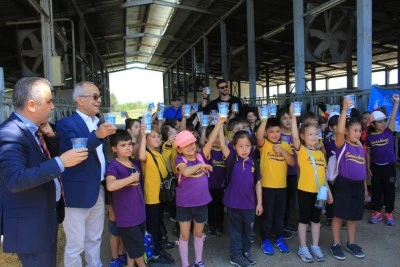 Bursalı &ccedil;ocuklar D&uuml;nya S&uuml;t G&uuml;n&uuml;'n&uuml; kutladı