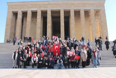 Bursalı emekliler Anıtkabir'de 