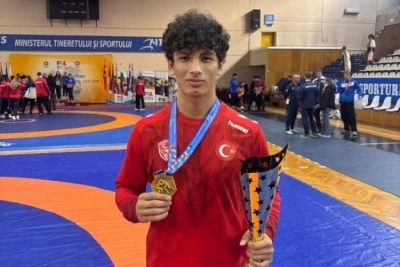 Bursalı g&uuml;reş&ccedil;i Mahmut Yayla'dan b&uuml;y&uuml;k başarı