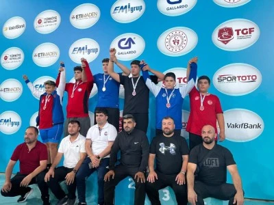 Bursalı g&uuml;reş&ccedil;iler turnuvaya damgasını vurdu