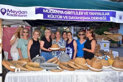 Bursalı kadınlar en &ouml;zel emeklerini Mudanya'da sergiledi