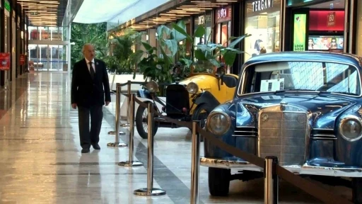 Bursalı koleksiyonerin g&ouml;zde otomobillerine değer bi&ccedil;ilemiyor
