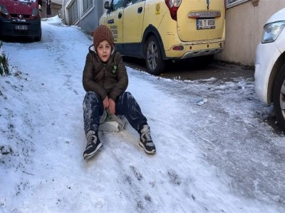 Bursalı Mertcan l&ouml;semiyi yendikten sonra doyasıya eğlendi