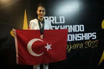 Bursalı milli tekvandocu Hatice K&uuml;bra'dan b&uuml;y&uuml;k başarı 