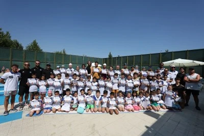 Bursalı minik y&uuml;z&uuml;c&uuml;ler sertifikalarını aldı 