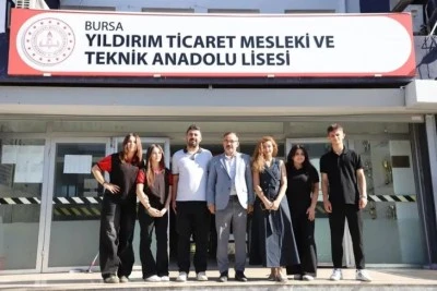 Bursalı &ouml;ğrenciler Fransa&rsquo;da nefreti sorguladı