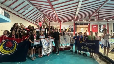 Bursalı &ouml;ğrenciler y&uuml;zmede T&uuml;rkiye Şampiyonu oldu