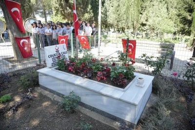 Bursalı &ouml;ğrencilerden şehide vefa