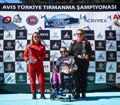 Bursalı ralli pilotu K&uuml;bra Denizci Keskin'den &uuml;&ccedil; kupa