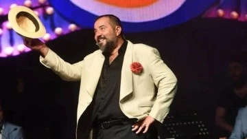 Bursalı sanat&ccedil;ı Ata Demirer, yeni formatıyla sahnelerde