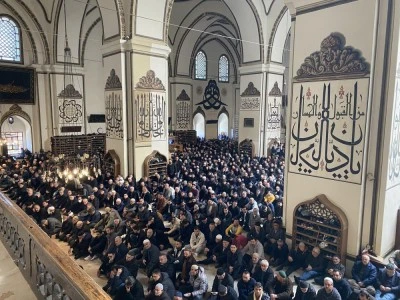  Bursalılar bayram namazında Ulu Cami'ye akın etti