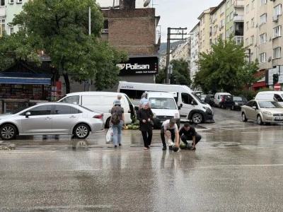 Bursalılardan emek&ccedil;iye destek!