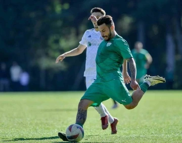 Bursaspor antrenman ma&ccedil;ında K&uuml;&ccedil;&uuml;k&ccedil;ekmece Sinopspor&rsquo;a yenildi