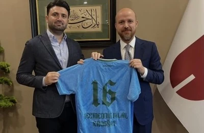Bursaspor Başkanı &Ccedil;elik&rsquo;ten Bilal Erdoğan&rsquo;a &ouml;zel forma