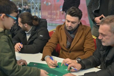 Bursaspor Başkanı Enes &Ccedil;elik, Teknik Direkt&ouml;r Tahsin Tam ve futbolcular taraftarlarla buluştu  