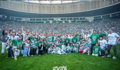 Bursaspor'da iki oyuncuyla yollar ayrıldı ! 