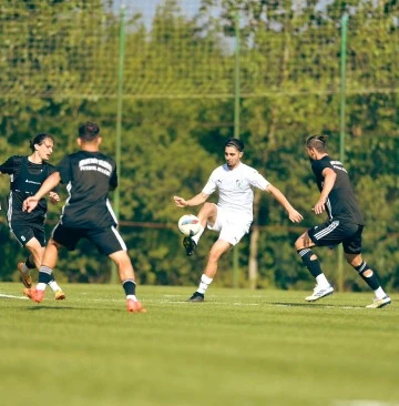 Bursaspor ilk ma&ccedil;ını yaptı!