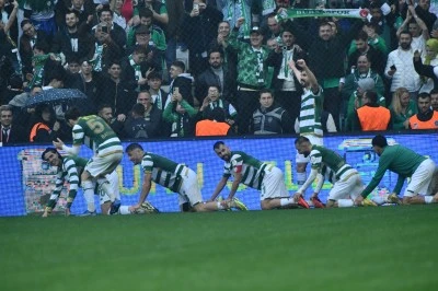 Bursaspor-Mardinspor ma&ccedil;ından en &ouml;zel kareler