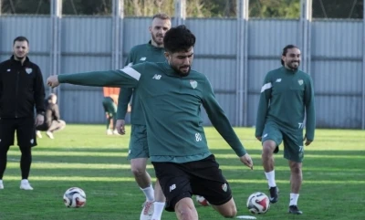 Bursaspor Menemen FK ma&ccedil;ı hazırlıklarını s&uuml;rd&uuml;rd&uuml;