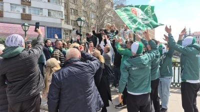 Bursaspor taraftarlarıyla Eskişehir 'Yeşil-Beyaz' oldu!