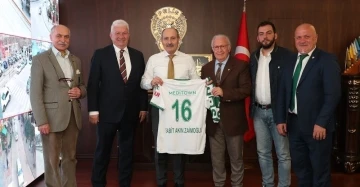 Bursaspor y&ouml;netimi, Bursa İl Emniyet M&uuml;d&uuml;r&uuml; Dr. Sabit Akın Zaimoğlu&rsquo;nu ziyaret etti
