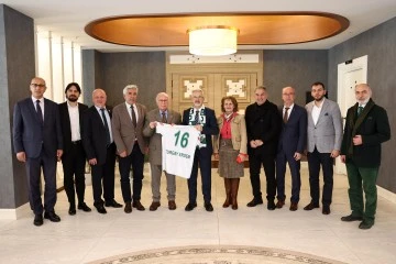 Bursaspor y&ouml;netimi Nil&uuml;fer Belediye Başkanı Turgay Erdem'i ziyaret etti 