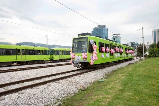 BURULAŞ&rsquo;ta pembe balonlar g&ouml;ky&uuml;z&uuml;ne bırakıldı
