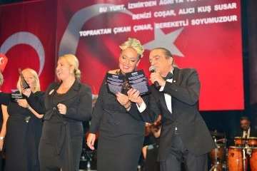 BUSADER ve Fahir Atakoğlu'ndan Cumhuriyet'e yakışan konser 