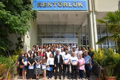 BU&Uuml;&rsquo;de başarılı akademisyenler &ouml;d&uuml;llendirildi