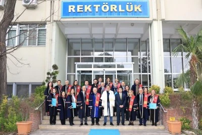 BU&Uuml;&rsquo;de profes&ouml;rl&uuml;k belgeleri t&ouml;renle takdim edildi