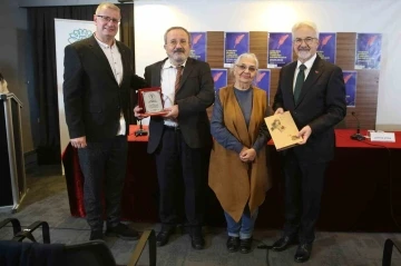 BUYAZ Şiir ve &Ouml;yk&uuml; Onur &Ouml;d&uuml;lleri sahiplerini buldu
