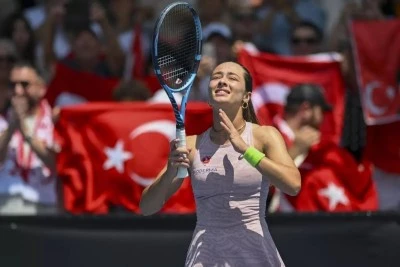 B&uuml;y&uuml;k başarı yakalayan milli tenis&ccedil;imiz Zeynep S&ouml;nmez, Avustralya A&ccedil;ık'a veda etti