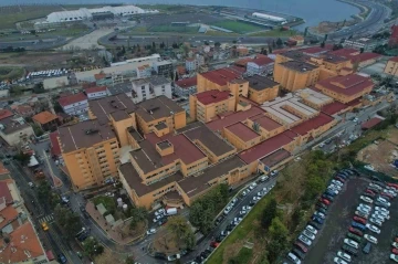 B&uuml;y&uuml;k kısmı kapatılan Cerrahpaşa Tıp Fak&uuml;ltesi havadan g&ouml;r&uuml;nt&uuml;lendi
