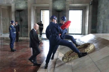 B&uuml;y&uuml;k&ccedil;ekmece Belediye Başkanı Akg&uuml;n, Anıtkabir&rsquo;i ziyaret etti
