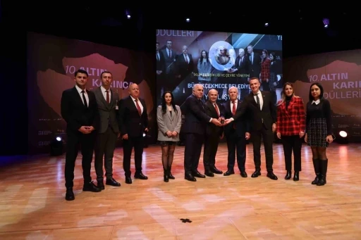 B&uuml;y&uuml;k&ccedil;ekmece Belediyesi&rsquo;nin 2 projesine Altın Karınca &Ouml;d&uuml;l&uuml;